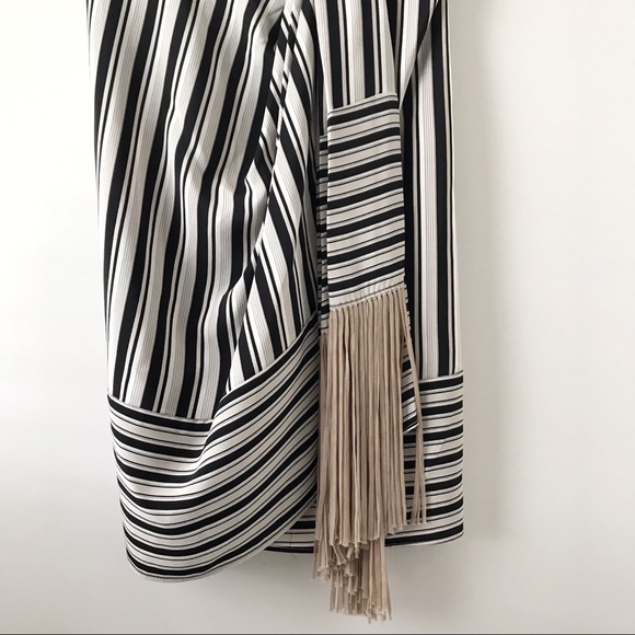 ❌Sold❌🔥 BCBG Maxazria Women’s Black Striped Dress 🔥 - Picture 6 of 9